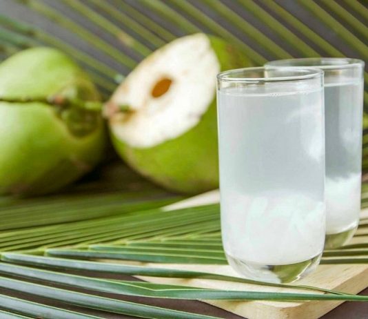 Nắng nóng có nên uống nước dừa để giải nhiệt hàng ngày?