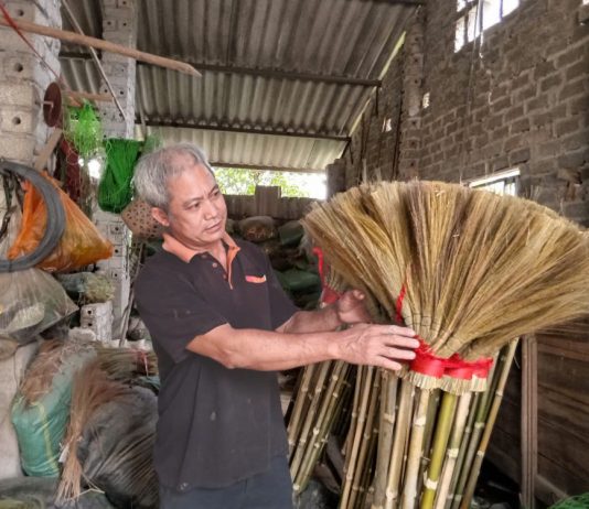 Tiếng chổi làng nghề dệt mùa xuân mới