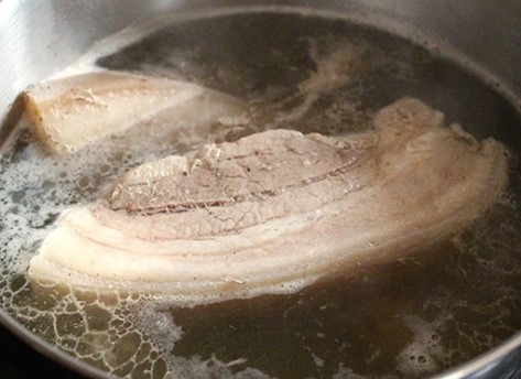 Sai lầm tai hại khi luộc thịt, 90% bà nội trợ mắc phải