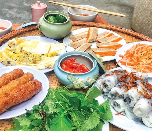 Món cuốn mỡ hành ở Thanh Trì