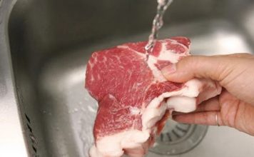 Sai lầm tai hại khi luộc thịt, 90% bà nội trợ mắc phải