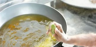 Lý do nên vắt chanh vào chảo dầu khi chiên rán