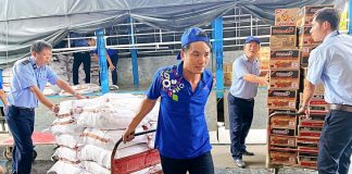 ‘Bán không lợi nhuận, giảm giá’ – sự trợ lực thiết thực cho vùng mưa lũ