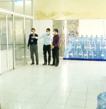 Ngăn ngừa nguy cơ ngộ độc từ nước đóng chai, đóng bình, đá viên không đảm bảo