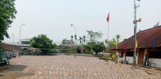 Người giữ lửa làng nghề làm bánh đa vừng Cát Ngạn